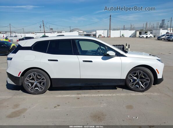 WB523CF06PCL56269 2023 BMW IX White სალონის 360-გრადუსიანი ხედი