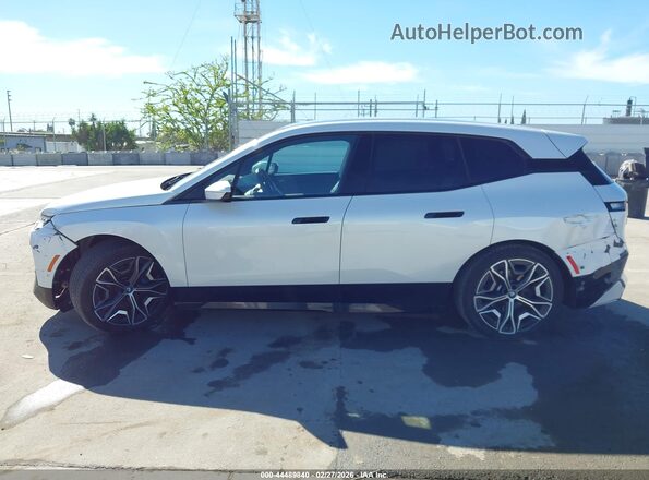 WB523CF06PCL56269 2023 BMW IX White 