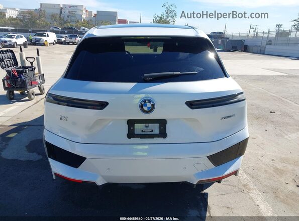 WB523CF06PCL56269 2023 BMW IX White 