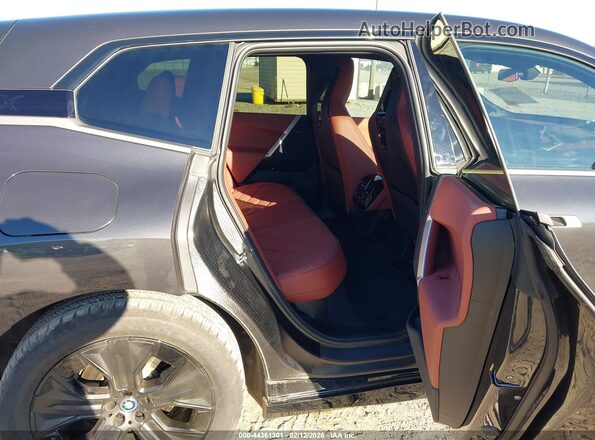 WB523CF07RCR10700 2024 BMW IX Black Vista de la etiqueta del VIN