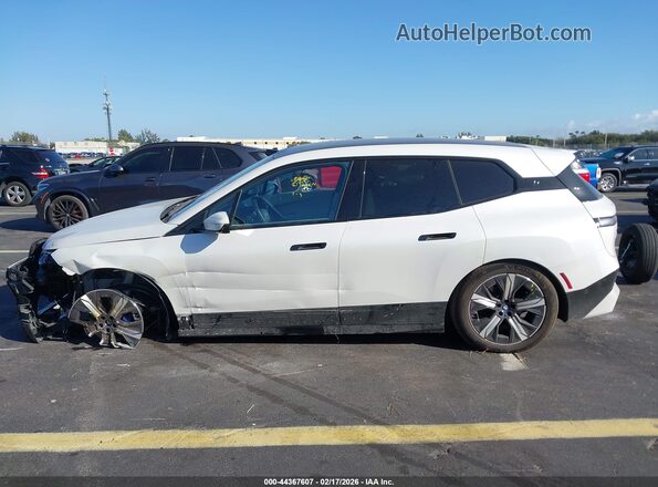 WB523CF09PCL95969 2023 BMW IX White 