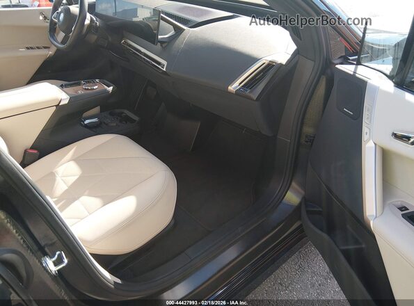 WB523CF09RCP90639 2024 BMW IX Black Vista interior delantera