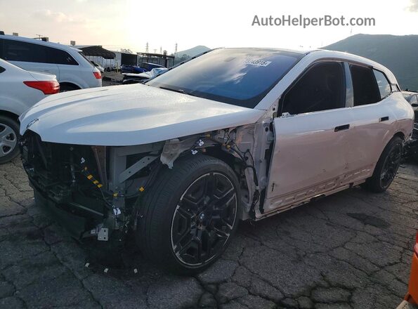 WB543CF04TCW04831 2026 BMW IX Белый Передняя левая четверть
