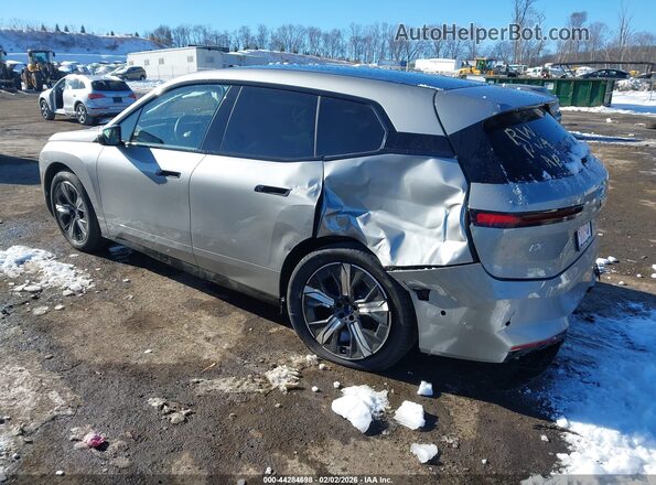 WB543CF04TCW81876 2026 BMW IX Серебряный Задняя левая четверть