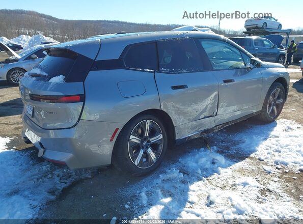WB543CF04TCW81876 2026 BMW IX Серебряный Задняя правая четверть
