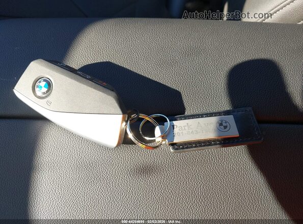WB543CF04TCW81876 2026 BMW IX Серебряный Вид панели приборов