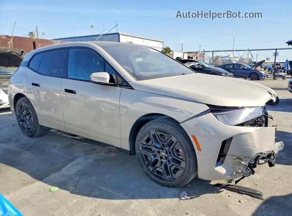 WB553CF05TCW43626 2026 BMW IX Бежевый Передняя правая четверть