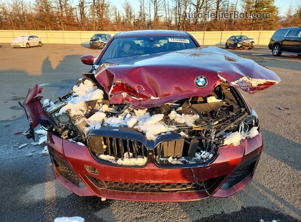 WBA13BK0XMCH20091 2021 BMW M5 Maroon Widok z przodu