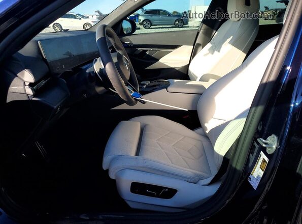 WBA43FJ04TCV26433 2026 BMW OTHER Blue Vista interior delantera