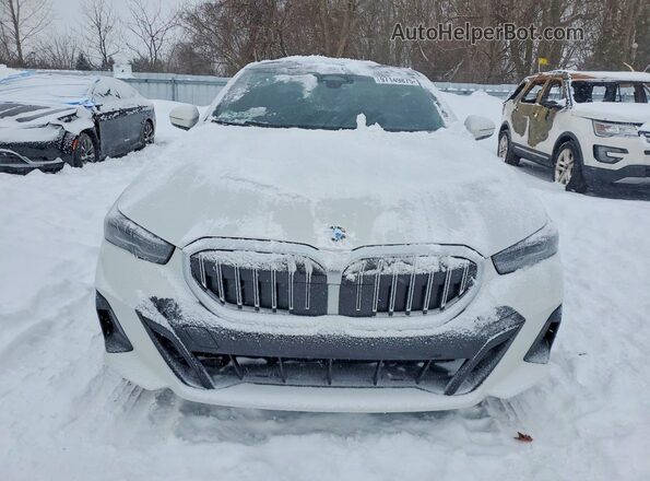 WBA53FJ0XRCP13012 2024 BMW 5 SERIES White Widok z przodu