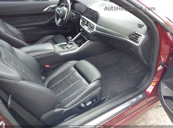 WBA63AT08NCJ51917 2022 BMW M4 Бордовый Вид салона спереди