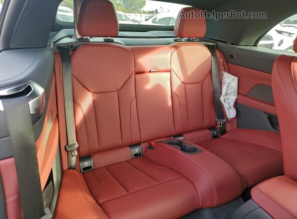 WBA63DB08TCW33173 2026 BMW M4 Gray Vista de los asientos traseros