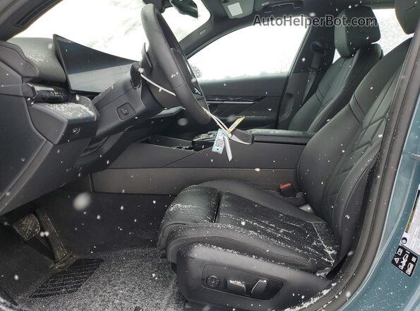 WBA63FJ09RCT00566 2024 BMW 5 SERIES Зеленый Вид салона спереди
