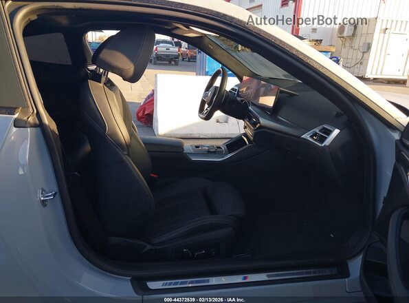 WBA73DA05SCT33997 2025 BMW M4 Gray Vista interior delantera