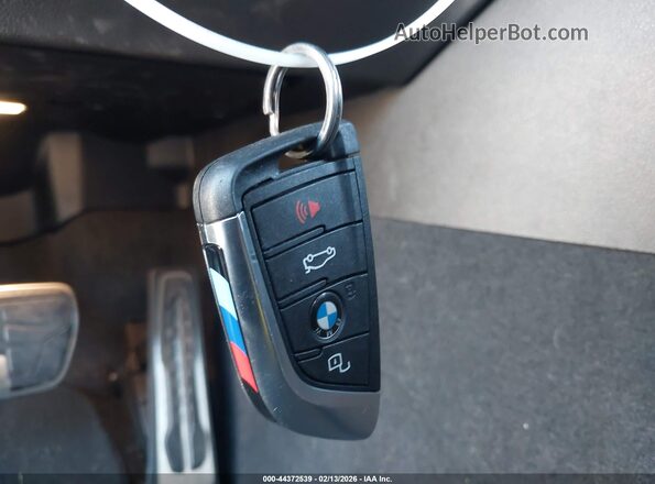 WBA73DA05SCT33997 2025 BMW M4 Gray Vista del salpicadero