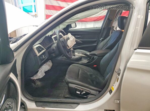 WBA8A3C55JA491635 2018 BMW OTHER Белый Вид салона спереди