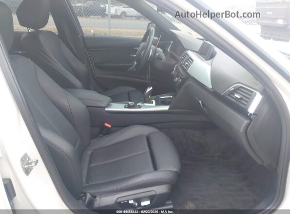 WBA8F1C56GK438631 2016 BMW OTHER White Вид салону спереду