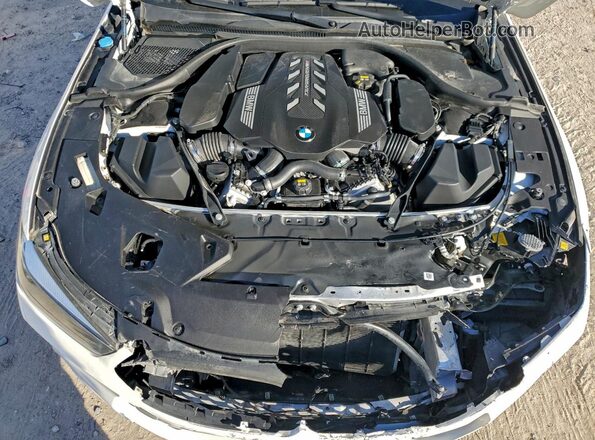 WBAFY4C01LCE00674 2020 BMW M8 Белый Вид задней части салона