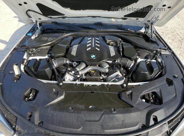 WBAFY4C06LCD38303 2020 BMW M8 Белый Вид задней части салона
