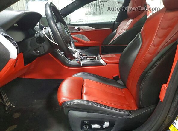 WBAGV8C00PCL61874 2023 BMW M8 Black Widok wnętrza z przodu