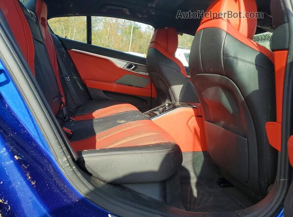 WBAGV8C02PCL67191 2023 BMW M8 Blue Widok tylnych siedzeń