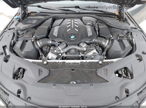 WBAGV8C05SCS58040 2025 BMW M8 Gray Вид ззаду