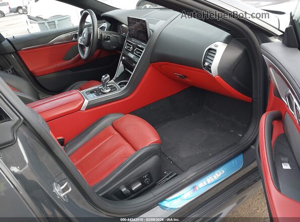 WBAGV8C05SCS58040 2025 BMW M8 Gray Вид салону спереду