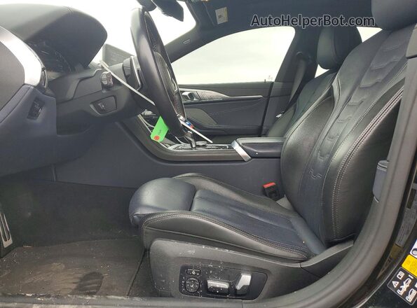 WBAGV8C0XPCK82373 2023 BMW M8 Черный Вид салона спереди