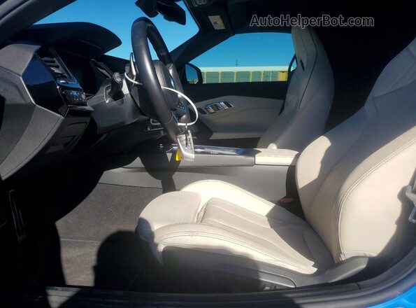 WBAHF3C07MWX34732 2021 BMW Z4 Black Vista interior delantera