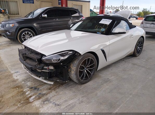 WBAHF3C51KWW44002 2019 BMW Z4 Белый Передняя левая четверть