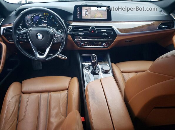 WBAJA9C51JB033458 2018 BMW 5 SERIES Серебряный Вид панели приборов