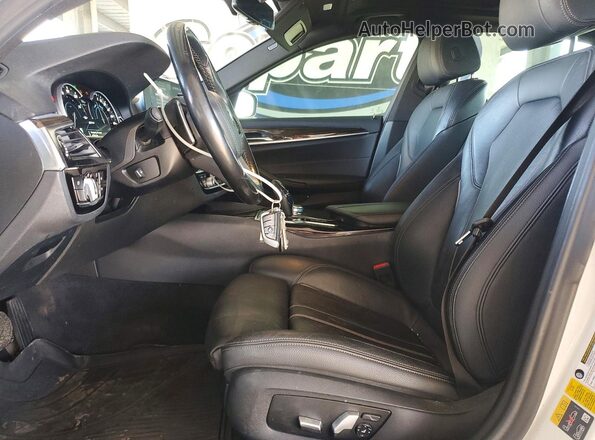 WBAJB1C57JB374801 2018 BMW OTHER White Вид салону спереду