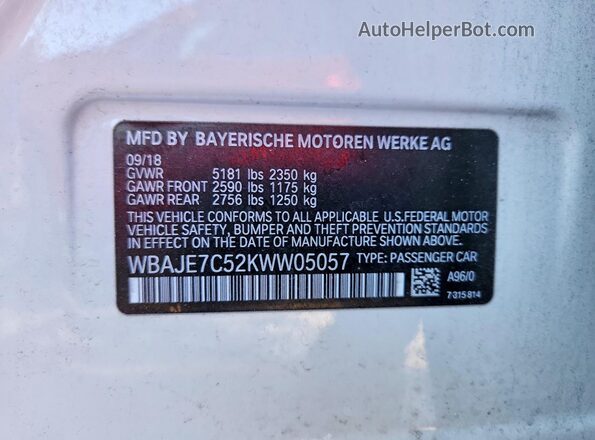 WBAJE7C52KWW05057 2019 BMW OTHER White ძრავის განყოფილების ხედი