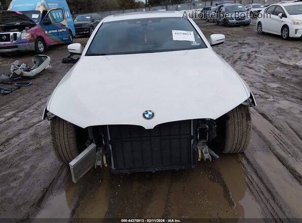 WBAJE7C57KG892583 2019 BMW OTHER White Vista interior trasera