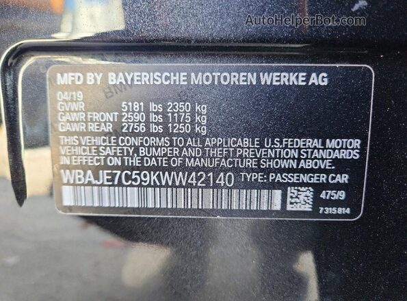 WBAJE7C59KWW42140 2019 BMW OTHER Black Widok naklejki z numerem VIN