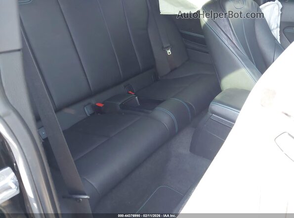 WBS1J5C52J7B70239 2018 BMW M2 Black Widok naklejki z numerem VIN