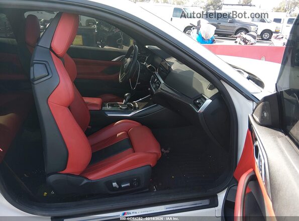 WBS33AZ09MCG83040 2021 BMW M4 Белый Вид салона спереди
