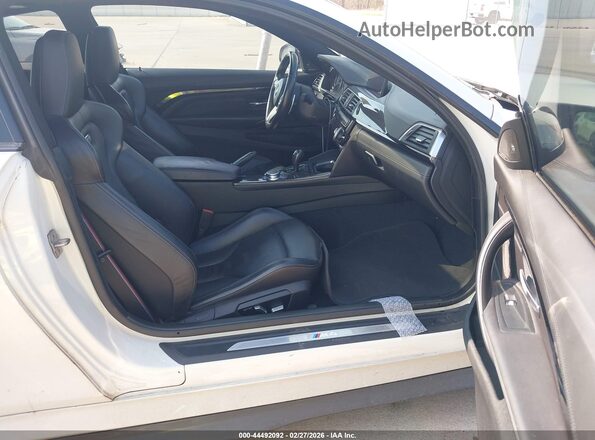 WBS3R9C31HA014324 2017 BMW M4 Белый Вид салона спереди