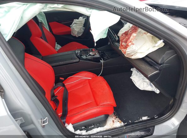 WBS83FK05TCV68511 2026 BMW M5 Gray Vista interior delantera