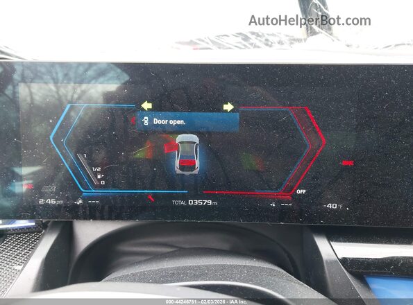 WBS83FK05TCV68511 2026 BMW M5 Gray Vista de los asientos traseros