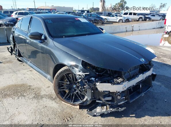 WBS83FK06TCW13620 2026 BMW M5 Черный Передняя правая четверть