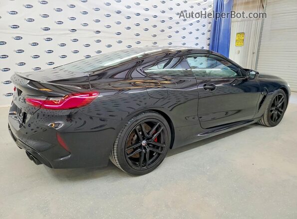 WBSAE0C02PCL26790 2023 BMW M8 Black Tył prawy