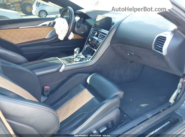 WBSAE0C03LCD69323 2020 BMW M8 Gray Widok wnętrza z przodu