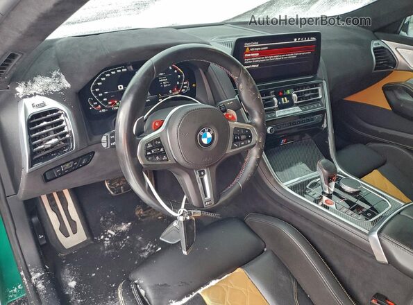 WBSAE0C06PCL70372 2023 BMW M8 Green Widok deski rozdzielczej