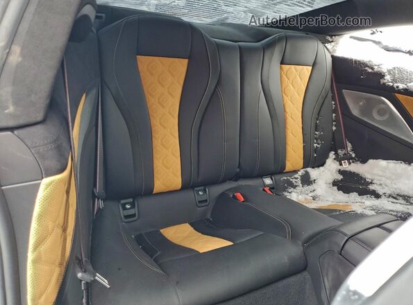WBSAE0C06PCL70372 2023 BMW M8 Green Widok tylnych siedzeń