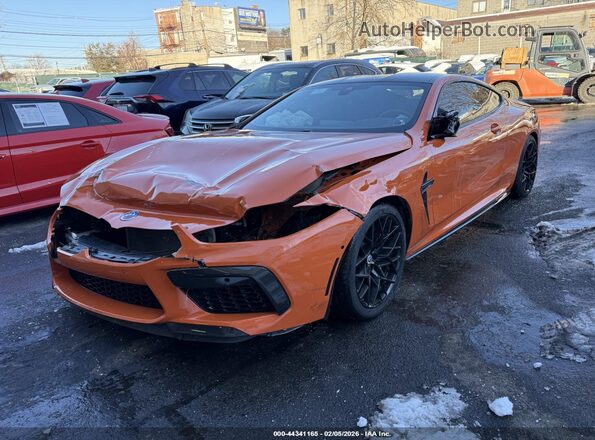 WBSAE0C07PCL08883 2023 BMW M8 Orange Przód lewy
