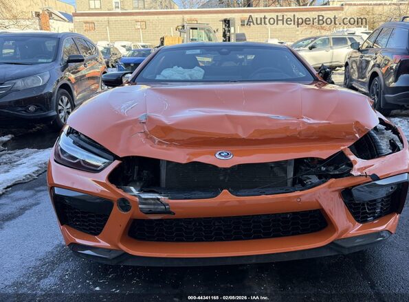 WBSAE0C07PCL08883 2023 BMW M8 Orange Widok z przodu