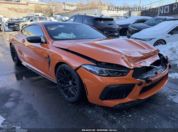 WBSAE0C07PCL08883 2023 BMW M8 Orange Przód prawy