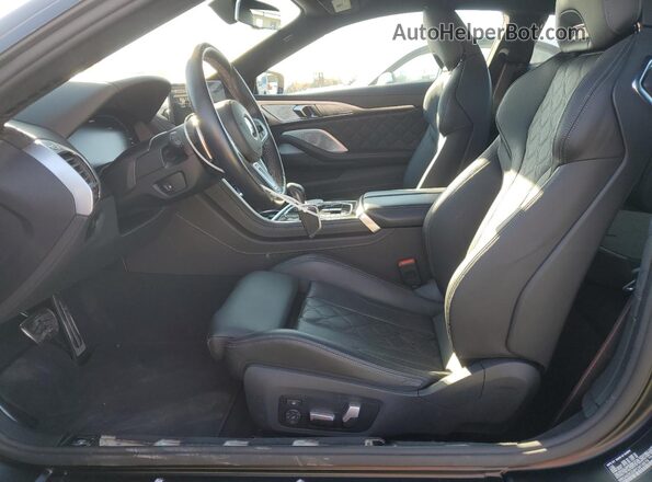 WBSAE0C0XPCM16978 2023 BMW M8 Черный Вид салона спереди