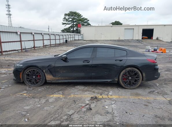 WBSGV0C06PCL37737 2023 BMW M8 Black Widok wnętrza 360 stopni